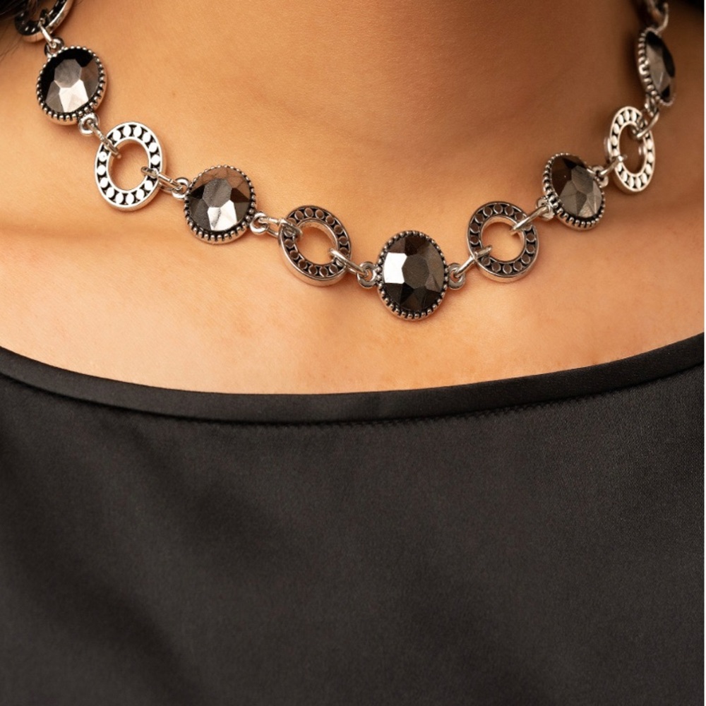 SILBER AND BLACK RHINESTONE CHOCKER NECKLACE W MATCHING EARRINGS
